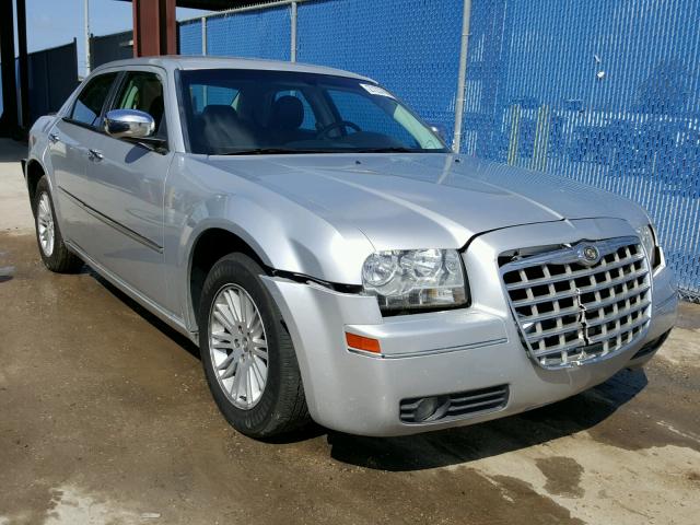 2C3CA5CV7AH309089 - 2010 CHRYSLER 300 TOURIN SILVER photo 1