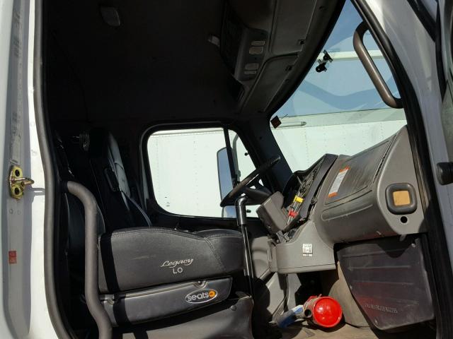 1FVHC3DJ66HW81519 - 2006 FREIGHTLINER M2 106 HEA WHITE photo 5