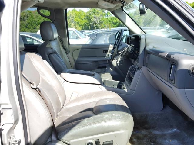 1GNEC13Z84J326147 - 2004 CHEVROLET TAHOE C150 GRAY photo 5