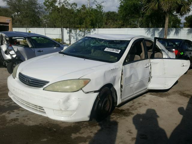 4T1BE30K55U431541 - 2005 TOYOTA CAMRY LE WHITE photo 2