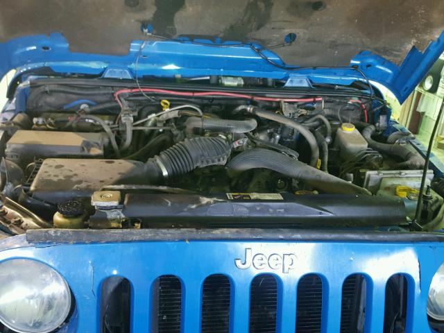 1J4BA5H17BL548640 - 2011 JEEP WRANGLER U BLUE photo 7