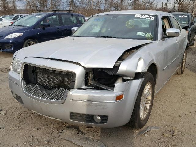 2C3LA53GX8H121789 - 2008 CHRYSLER 300 TOURIN SILVER photo 2