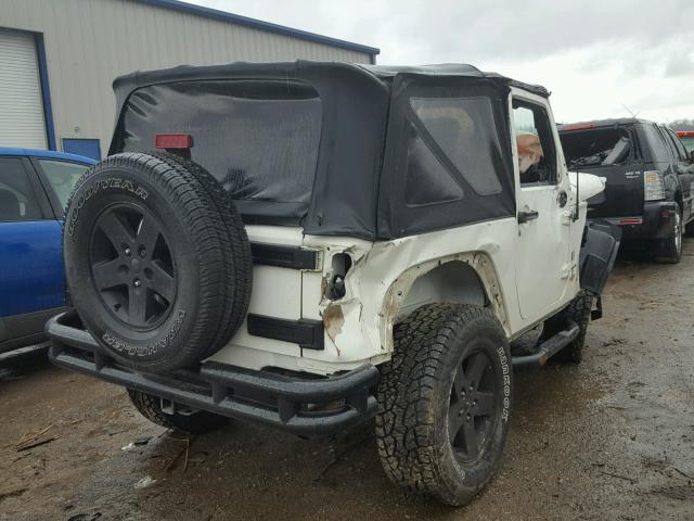 1J4FA24128L545627 - 2008 JEEP WRANGLER X WHITE photo 4