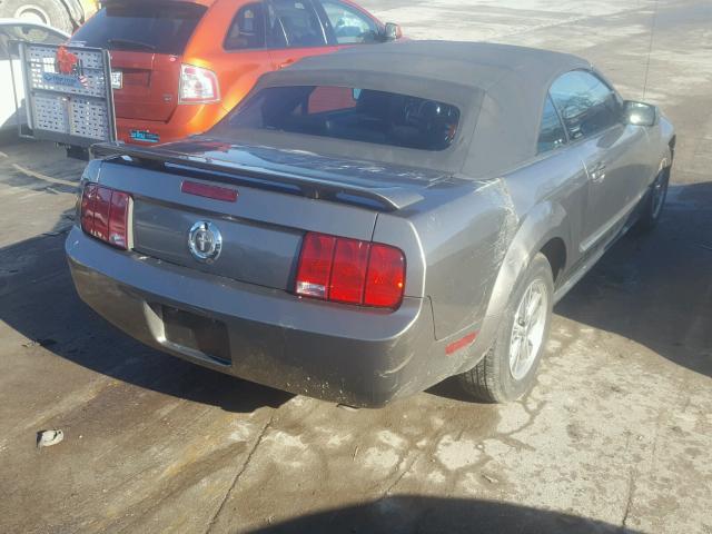 1ZVFT84N555233126 - 2005 FORD MUSTANG GRAY photo 4