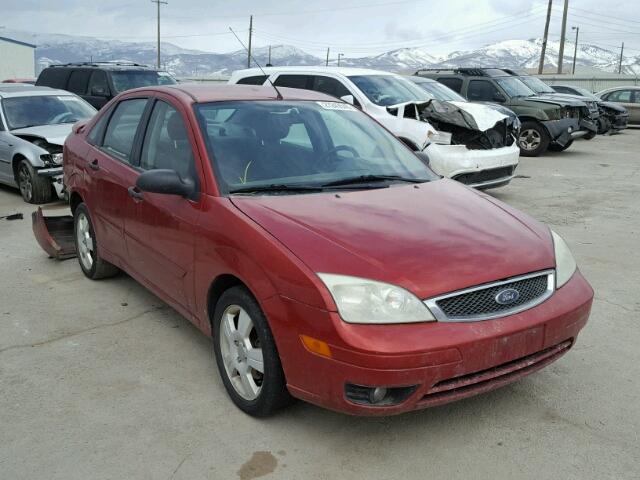 1FAFP34N75W144054 - 2005 FORD FOCUS ZX4 RED photo 1