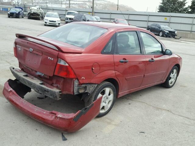 1FAFP34N75W144054 - 2005 FORD FOCUS ZX4 RED photo 4