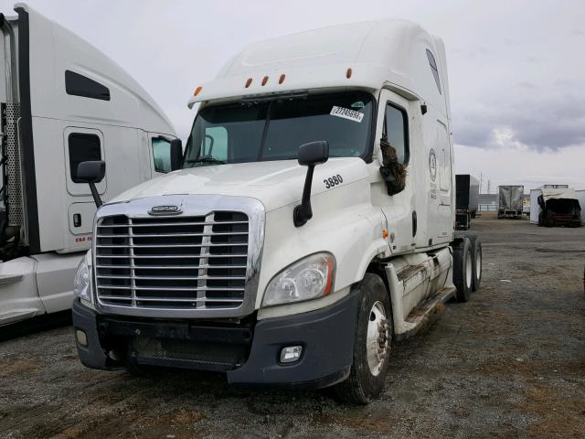 1FUJGLDR6BSAZ3880 - 2011 FREIGHTLINER CASCADIA 1 WHITE photo 2