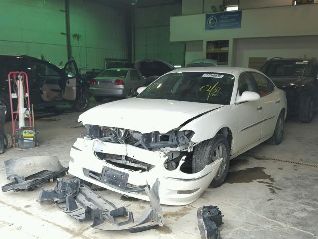 2G4WD582581148545 - 2008 BUICK LACROSSE C WHITE photo 2