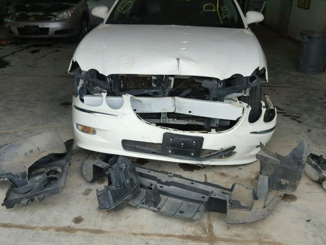 2G4WD582581148545 - 2008 BUICK LACROSSE C WHITE photo 9