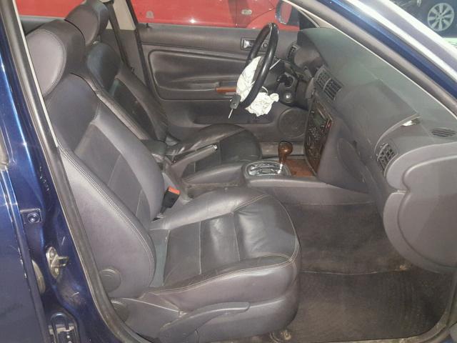 WVWVD63B74E308964 - 2004 VOLKSWAGEN PASSAT GLS BLUE photo 5