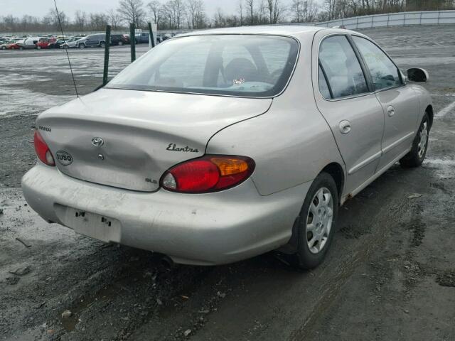 KMHJF35F4YU046075 - 2000 HYUNDAI ELANTRA GL SILVER photo 4