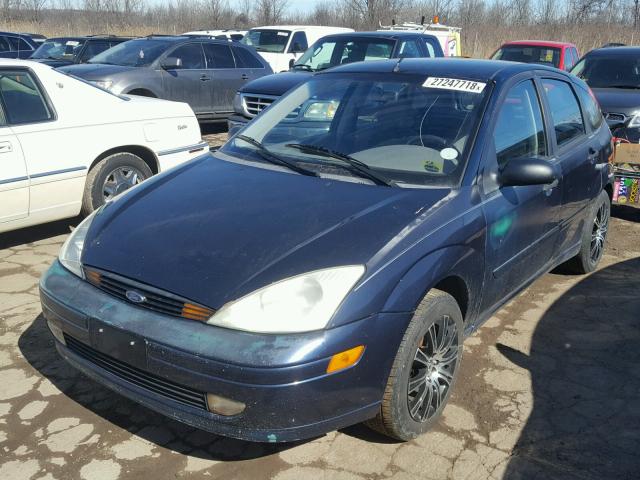 3FAFP37322R235905 - 2002 FORD FOCUS ZX5 BLUE photo 2