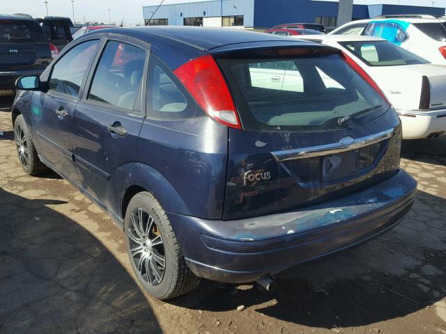 3FAFP37322R235905 - 2002 FORD FOCUS ZX5 BLUE photo 3