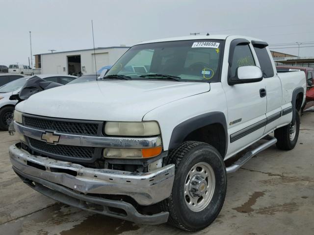 1GCHC29G11E325606 - 2001 CHEVROLET SILVERADO WHITE photo 2