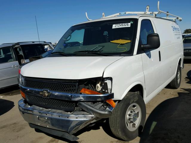 1GCWGFCA4C1156358 - 2012 CHEVROLET EXPRESS G2 WHITE photo 2