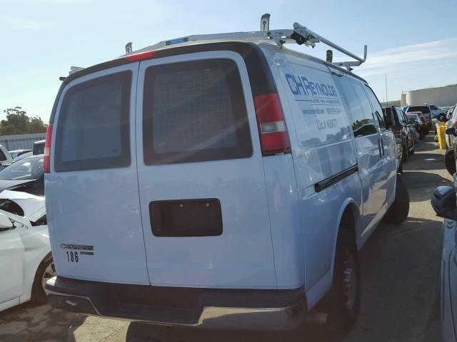 1GCWGFCA4C1156358 - 2012 CHEVROLET EXPRESS G2 WHITE photo 4