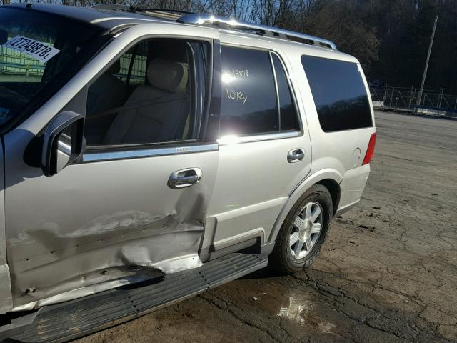 5LMFU27R73LJ15530 - 2003 LINCOLN NAVIGATOR SILVER photo 10