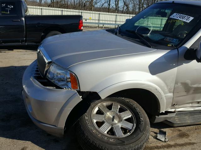 5LMFU27R73LJ15530 - 2003 LINCOLN NAVIGATOR SILVER photo 9