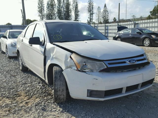 1FAHP35NX9W162240 - 2009 FORD FOCUS SE WHITE photo 1