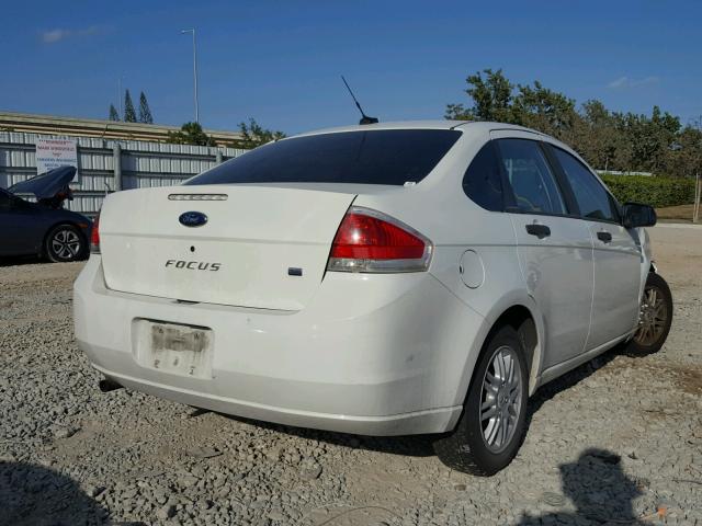 1FAHP35NX9W162240 - 2009 FORD FOCUS SE WHITE photo 4