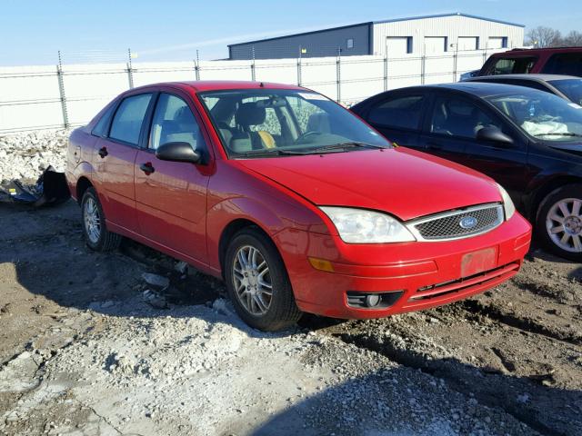 1FAHP34N96W132398 - 2006 FORD FOCUS ZX4 RED photo 1