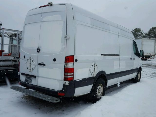 WD3PE8CB5C5700593 - 2012 MERCEDES-BENZ SPRINTER 2 WHITE photo 4