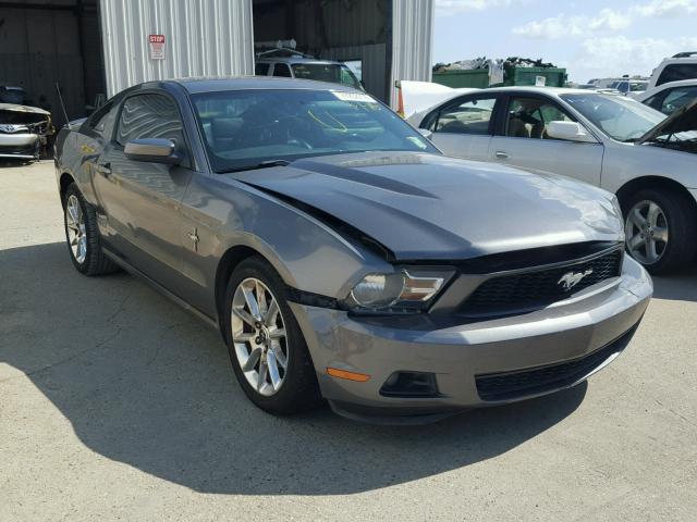 1ZVBP8AN5A5102148 - 2010 FORD MUSTANG SILVER photo 1