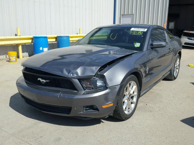 1ZVBP8AN5A5102148 - 2010 FORD MUSTANG SILVER photo 2