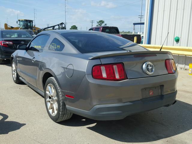 1ZVBP8AN5A5102148 - 2010 FORD MUSTANG SILVER photo 3