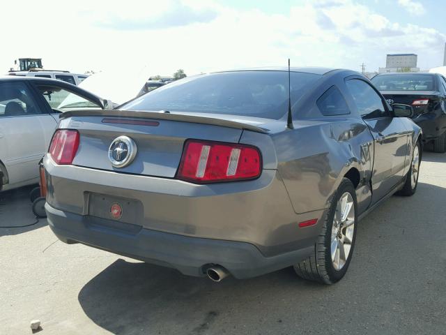 1ZVBP8AN5A5102148 - 2010 FORD MUSTANG SILVER photo 4