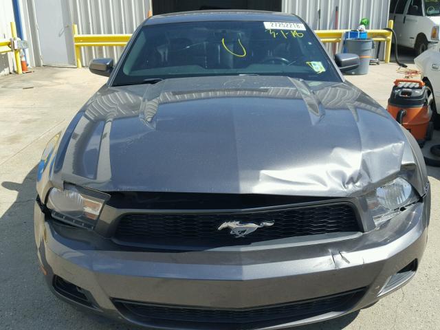 1ZVBP8AN5A5102148 - 2010 FORD MUSTANG SILVER photo 7