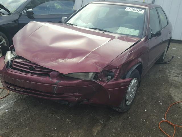 4T1BG22K2WU847162 - 1998 TOYOTA CAMRY CE MAROON photo 2