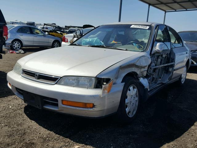 1HGCD5634VA222446 - 1997 HONDA ACCORD LX SILVER photo 2