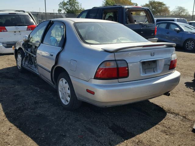 1HGCD5634VA222446 - 1997 HONDA ACCORD LX SILVER photo 3