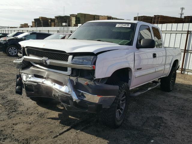 1GCHC29U53E168378 - 2003 CHEVROLET SILVERADO WHITE photo 2