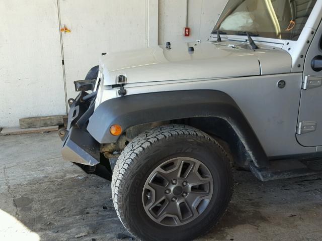 1J8FA24128L636055 - 2008 JEEP WRANGLER X SILVER photo 9