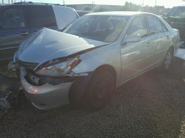 JTDBE32K930235642 - 2003 TOYOTA CAMRY LE SILVER photo 2