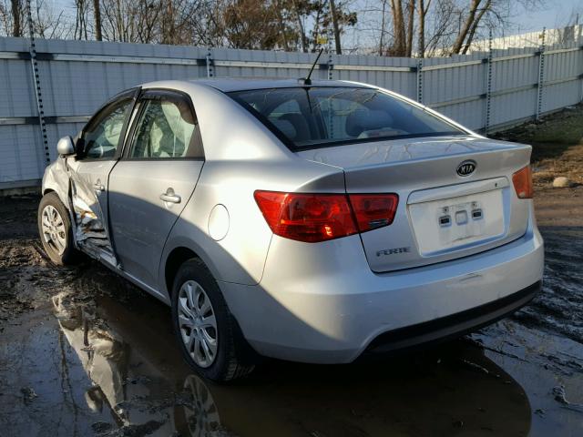 KNAFT4A26C5532043 - 2012 KIA FORTE LX SILVER photo 3