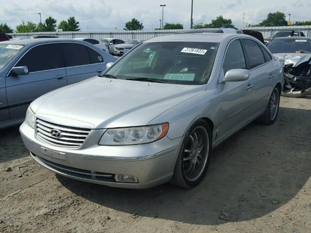 KMHFC46F17A185678 - 2007 HYUNDAI AZERA SE SILVER photo 2