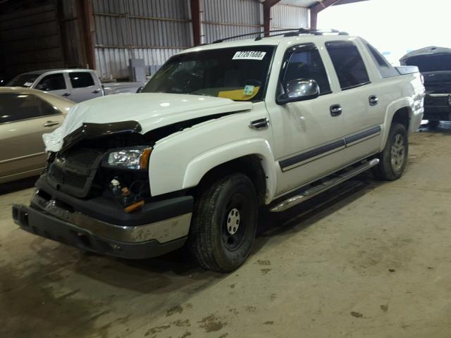 3GNEC12ZX5G189250 - 2005 CHEVROLET AVALANCHE WHITE photo 2