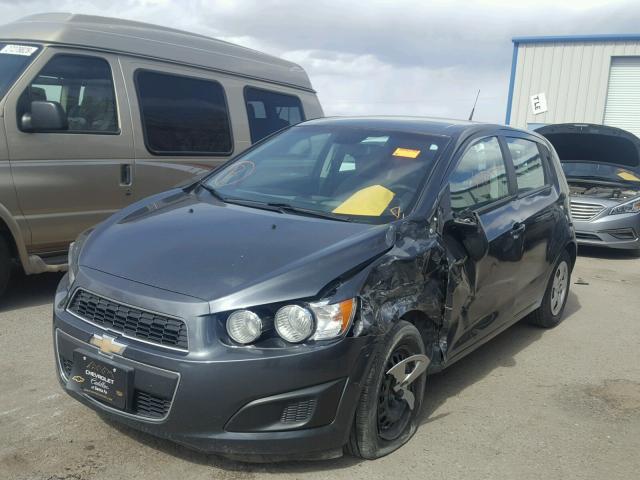 1G1JA6SG7D4166456 - 2013 CHEVROLET SONIC LS GRAY photo 2