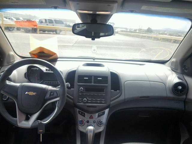 1G1JA6SG7D4166456 - 2013 CHEVROLET SONIC LS 灰色 照片 9