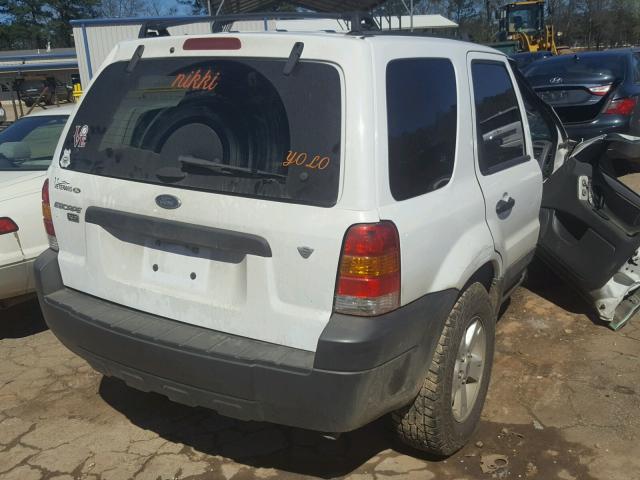 1FMYU031X5KB43007 - 2005 FORD ESCAPE XLT WHITE photo 4