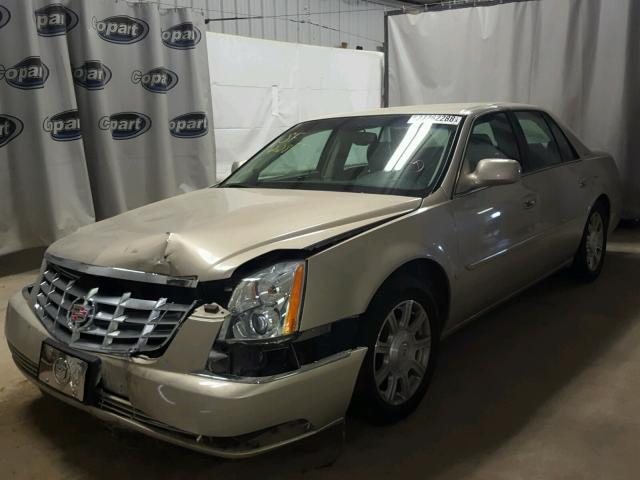 1G6KD57Y29U105041 - 2009 CADILLAC DTS TAN photo 2