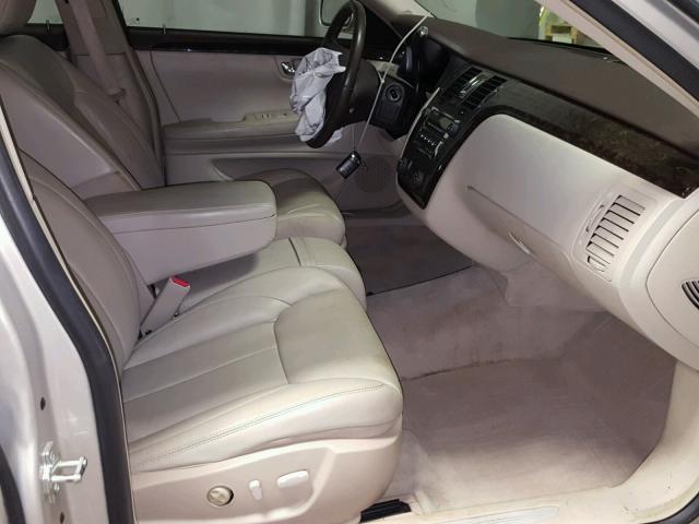 1G6KD57Y29U105041 - 2009 CADILLAC DTS TAN photo 5