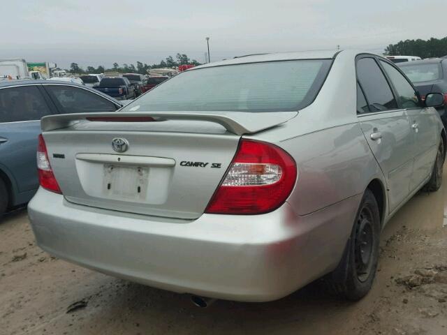 JTDBE32K820020820 - 2002 TOYOTA CAMRY LE SILVER photo 4