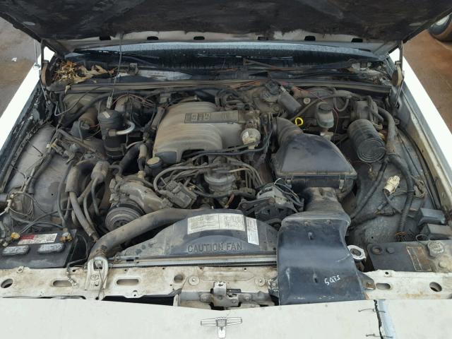 2FABP74F1JX139543 - 1988 FORD CROWN VICT WHITE photo 7