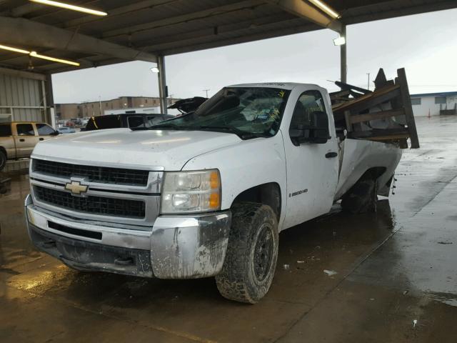 1GCHC24K87E577406 - 2007 CHEVROLET SILVERADO WHITE photo 2