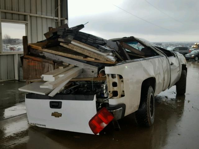 1GCHC24K87E577406 - 2007 CHEVROLET SILVERADO WHITE photo 4