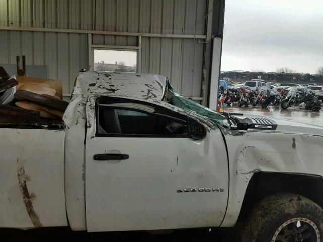 1GCHC24K87E577406 - 2007 CHEVROLET SILVERADO WHITE photo 9